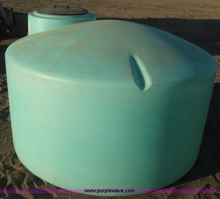 image for item B8485 525 gallon poly tank