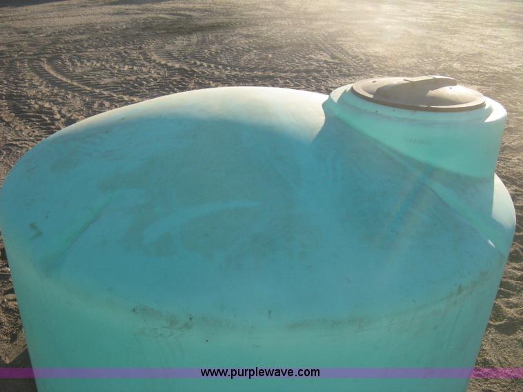 image for item B8485 525 gallon poly tank