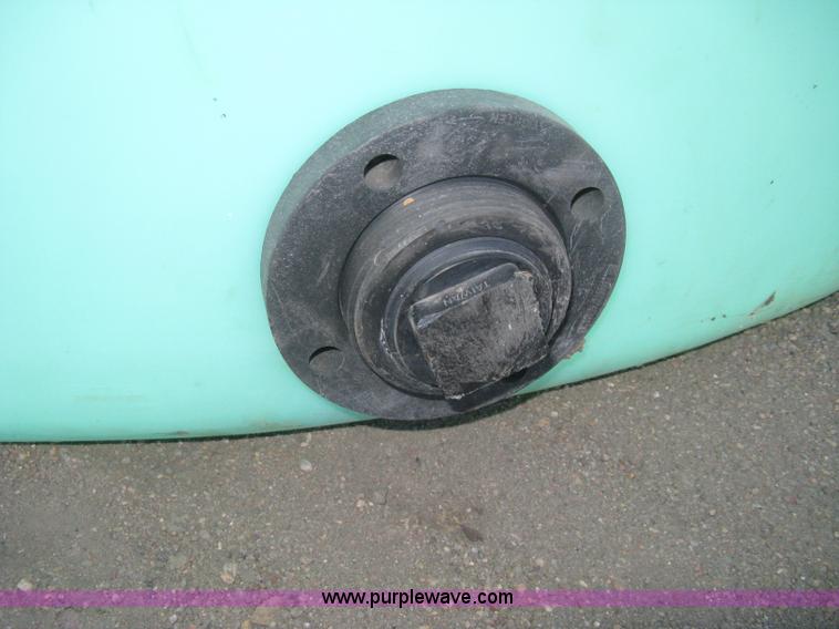 image for item B8485 525 gallon poly tank