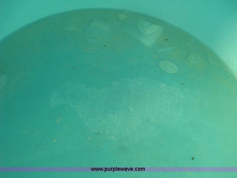 image for item B8485 525 gallon poly tank