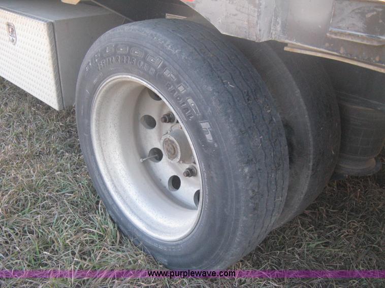 image for item B8486 2004 Transcraft step deck flatbed trailer