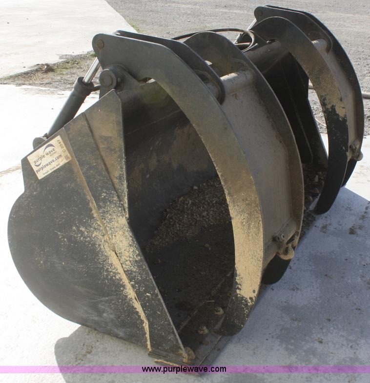 image for item C2247 Bobcat Doosan 88" grapple bucket for wheel loader