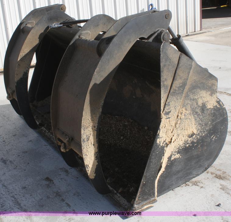 image for item C2247 Bobcat Doosan 88" grapple bucket for wheel loader