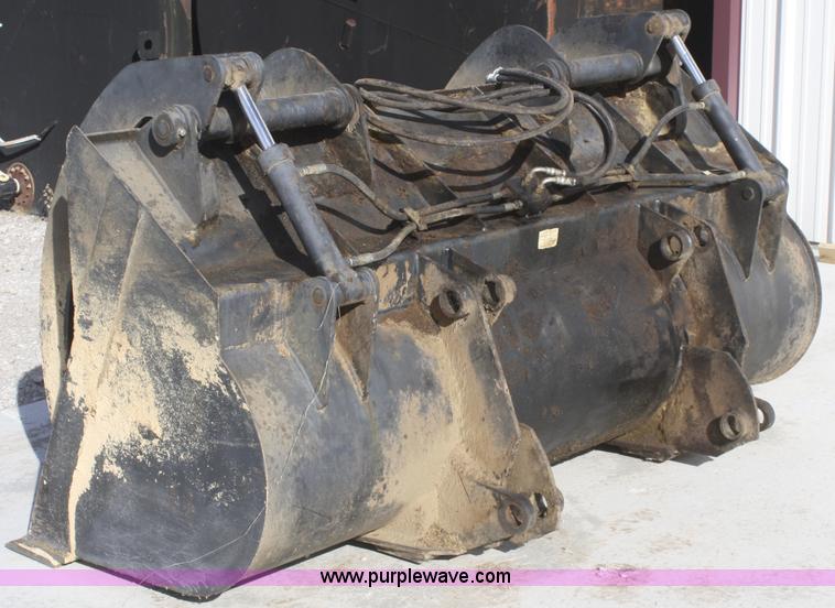 image for item C2247 Bobcat Doosan 88" grapple bucket for wheel loader