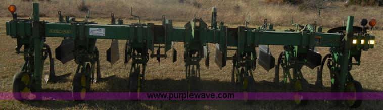 image for item D4533 John Deere 886 no-till cultivator