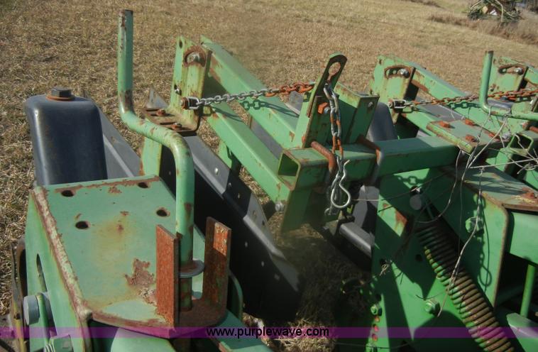 image for item D4533 John Deere 886 no-till cultivator