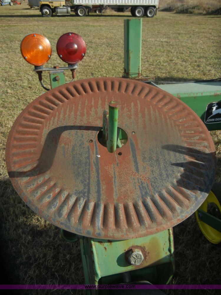 image for item D4533 John Deere 886 no-till cultivator