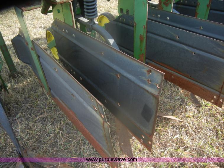 image for item D4533 John Deere 886 no-till cultivator