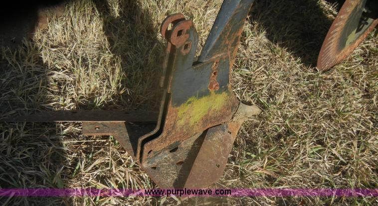 image for item D4533 John Deere 886 no-till cultivator