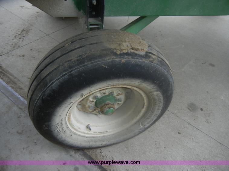 image for item D4539 Unverferth 275 gravity wagon