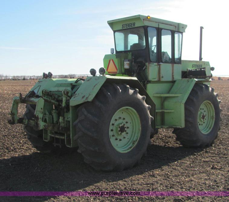 image for item E2674 1974 Steiger Bearcat II 4WD articulated tractor