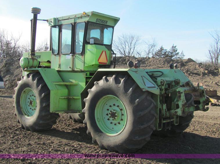 image for item E2674 1974 Steiger Bearcat II 4WD articulated tractor