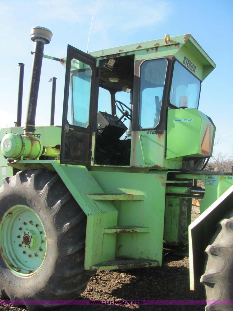 image for item E2674 1974 Steiger Bearcat II 4WD articulated tractor