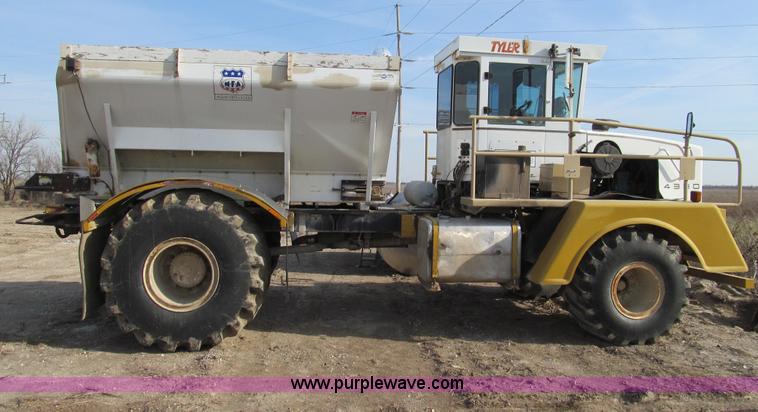 image for item E3584 1997 Tyler 4330 spreader truck