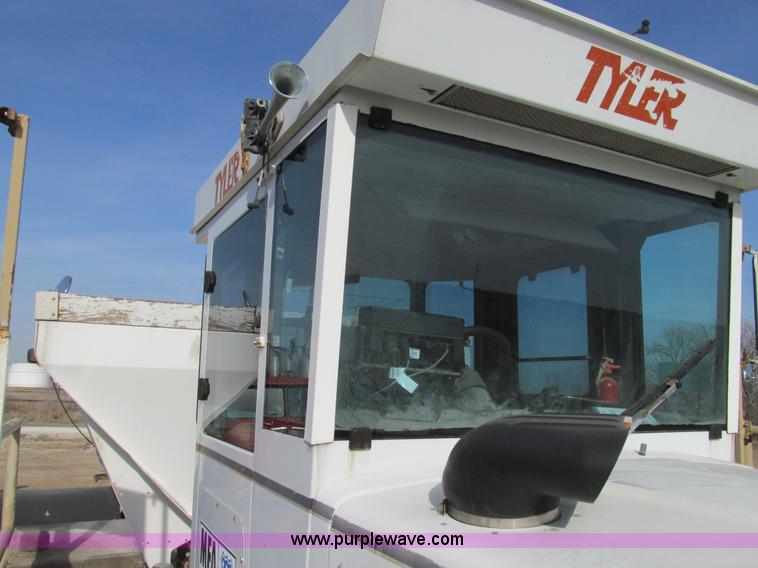 image for item E3584 1997 Tyler 4330 spreader truck