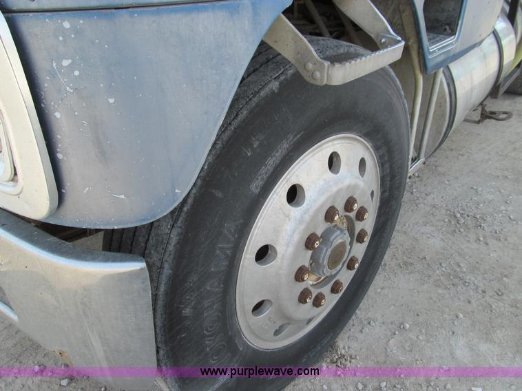 image for item E3585 1984 International C09670 water truck