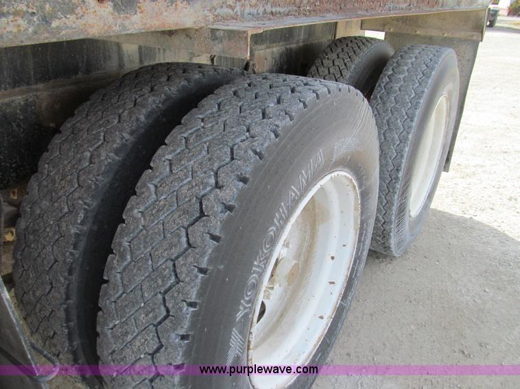 image for item E3585 1984 International C09670 water truck