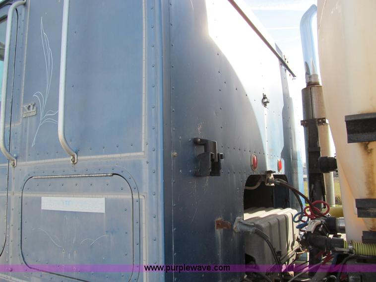 image for item E3585 1984 International C09670 water truck