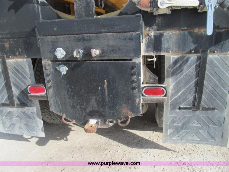 image for item E3585 1984 International C09670 water truck