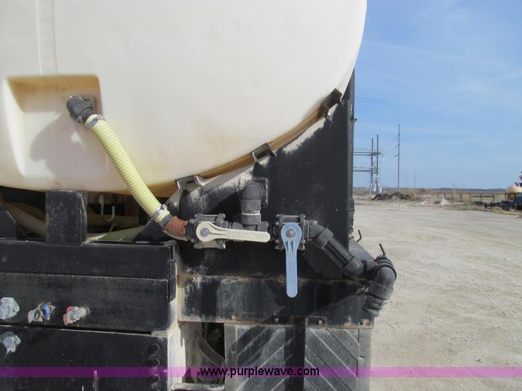 image for item E3585 1984 International C09670 water truck