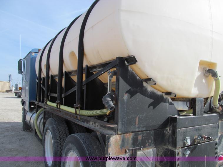 image for item E3585 1984 International C09670 water truck