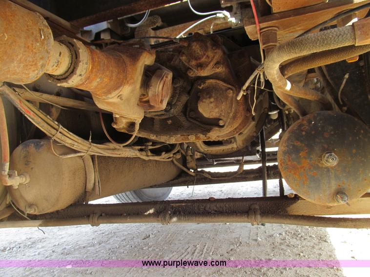 image for item E3585 1984 International C09670 water truck