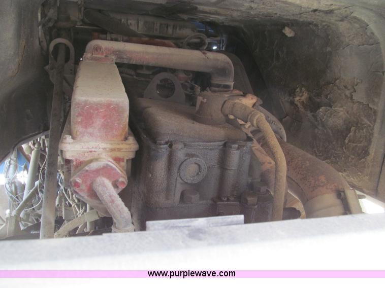 image for item E3585 1984 International C09670 water truck