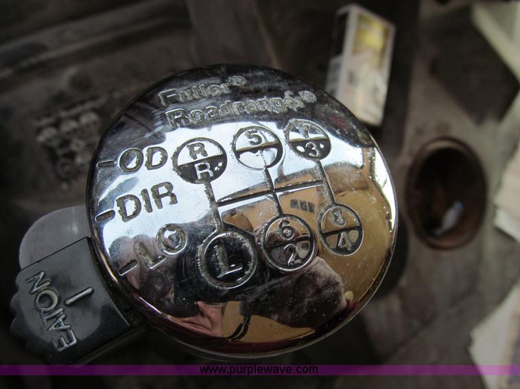 image for item E3585 1984 International C09670 water truck