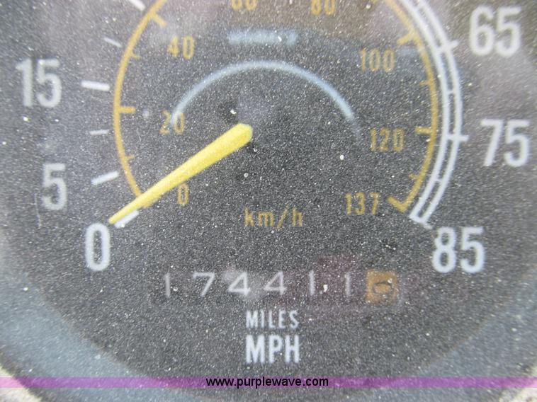 image for item E3585 1984 International C09670 water truck