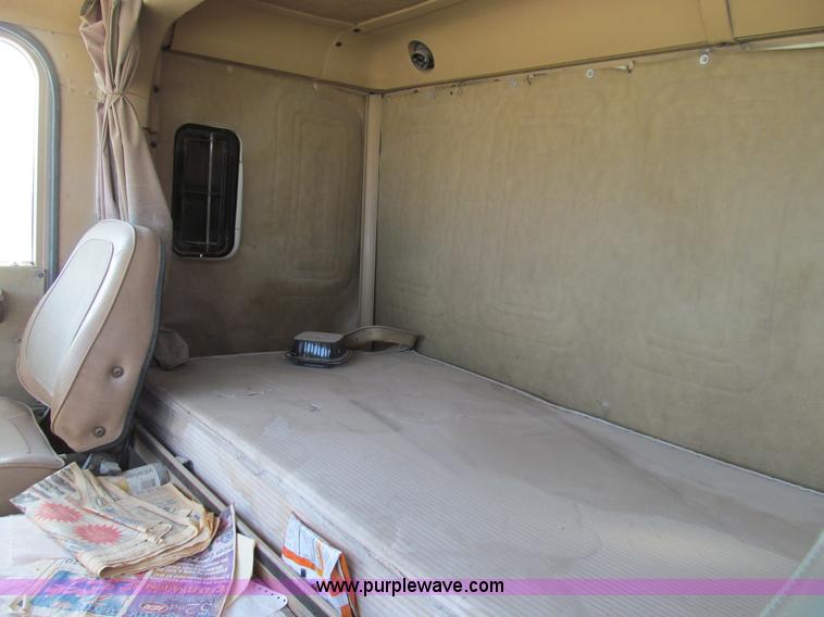 image for item E3585 1984 International C09670 water truck