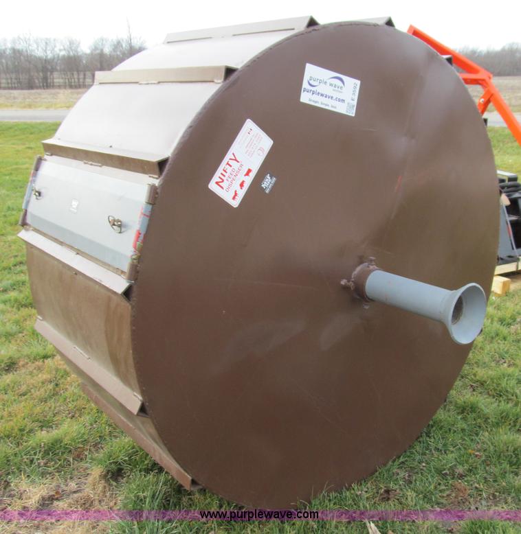Nifty 37 feed dispenser in Linneus, MO Item E3592 sold Purple Wave