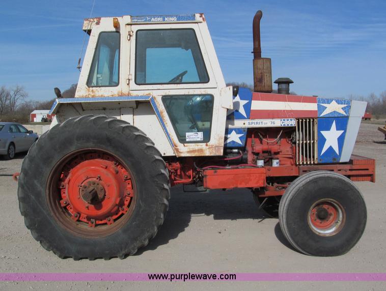 image for item E5738 1976 Case 1570 Spirit of 76 tractor