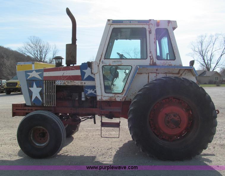 image for item E5738 1976 Case 1570 Spirit of 76 tractor