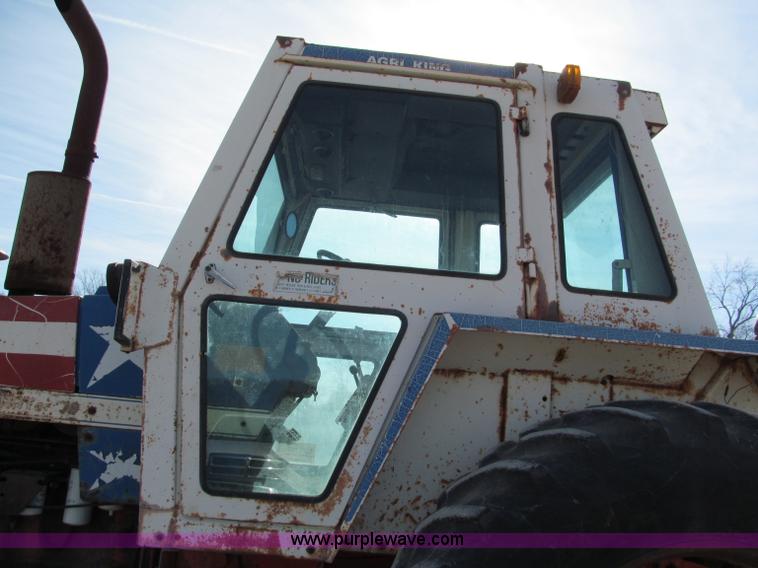 image for item E5738 1976 Case 1570 Spirit of 76 tractor