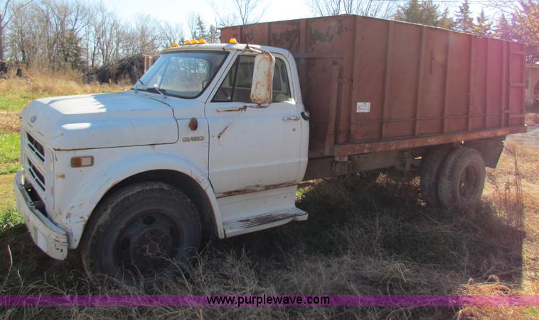 image for item E8178 1972 Chevrolet C50 truck