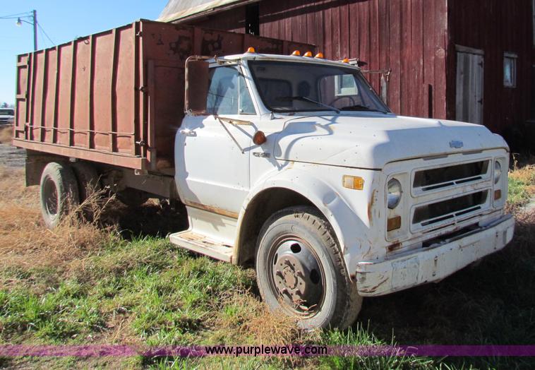 image for item E8178 1972 Chevrolet C50 truck