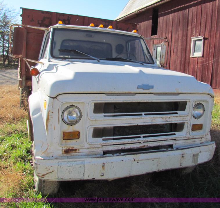 image for item E8178 1972 Chevrolet C50 truck