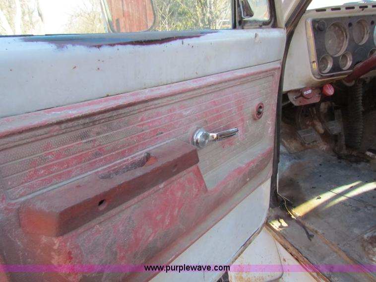 image for item E8178 1972 Chevrolet C50 truck