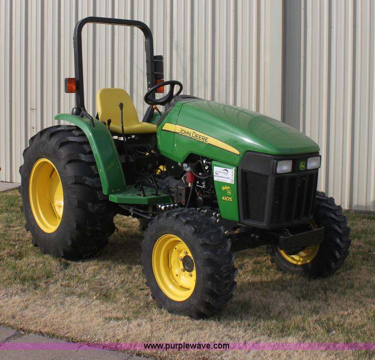 image for item E8236 2010 John Deere 4105 MFWD tractor