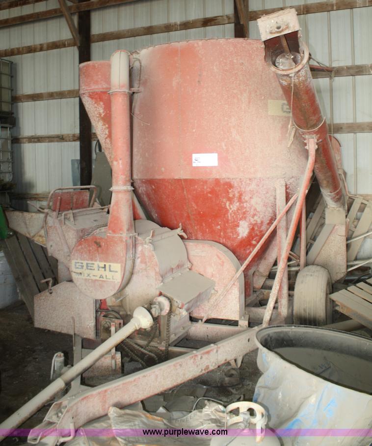 image for item F2727 Gehl 120XD grinder/mixer