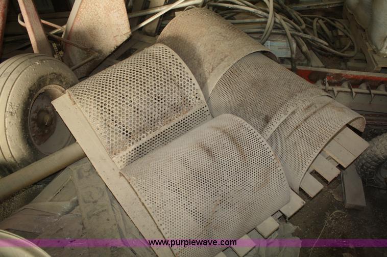 image for item F2727 Gehl 120XD grinder/mixer