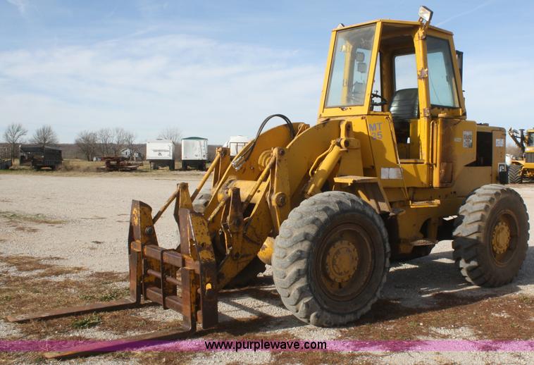 image for item F2728 1975 Caterpillar 920 wheel loader
