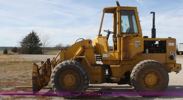 image for item F2728 1975 Caterpillar 920 wheel loader