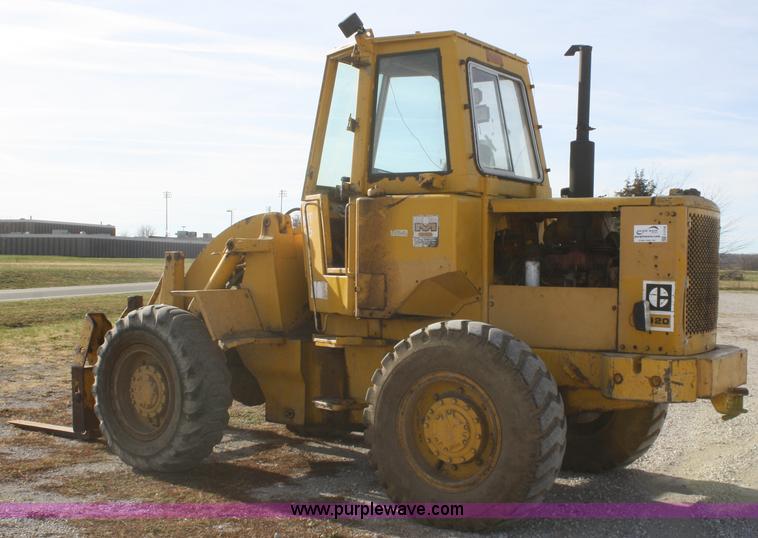 image for item F2728 1975 Caterpillar 920 wheel loader