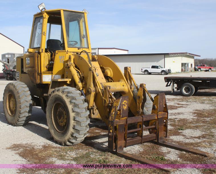 image for item F2728 1975 Caterpillar 920 wheel loader