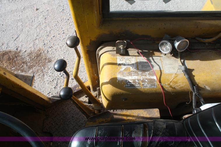 image for item F2728 1975 Caterpillar 920 wheel loader