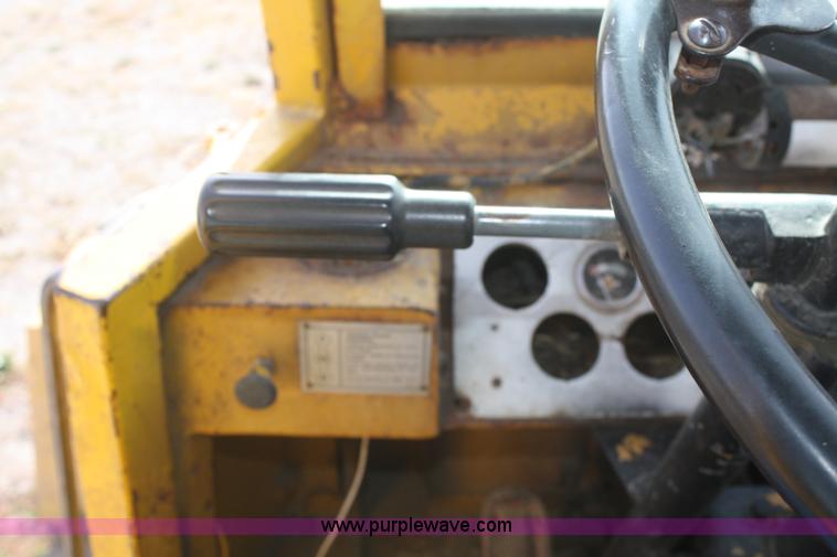 image for item F2728 1975 Caterpillar 920 wheel loader