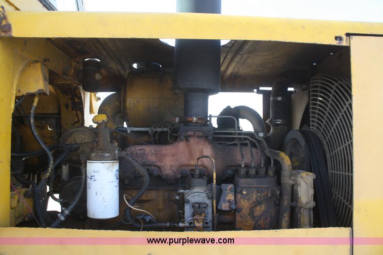 image for item F2728 1975 Caterpillar 920 wheel loader