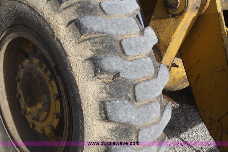 image for item F2728 1975 Caterpillar 920 wheel loader