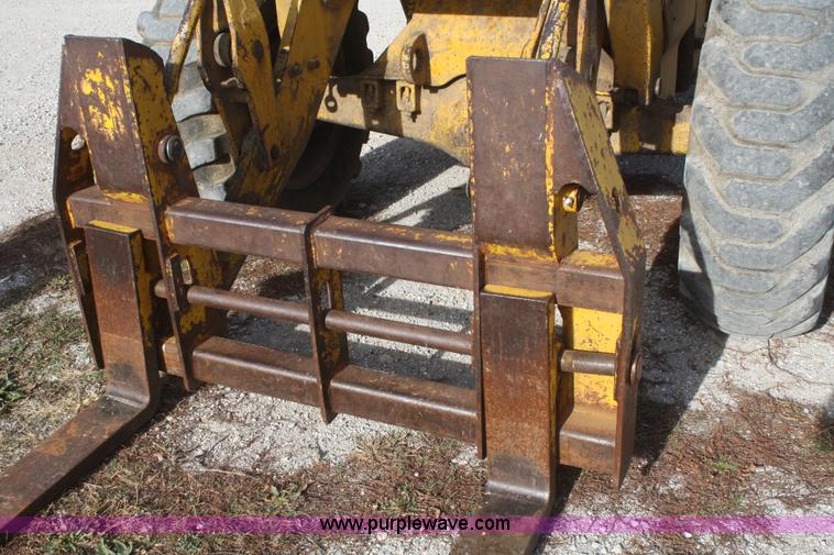 image for item F2728 1975 Caterpillar 920 wheel loader